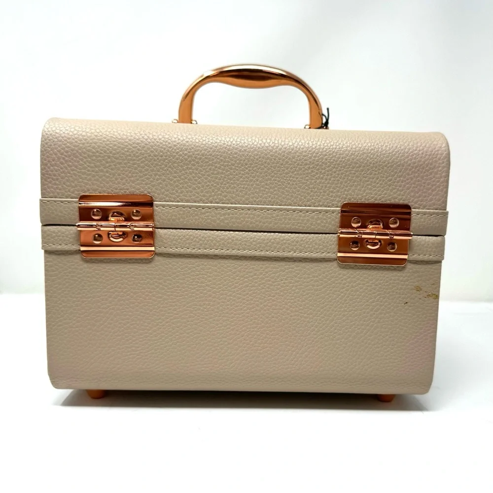 CABOODLES Lifestyle train case, NWT